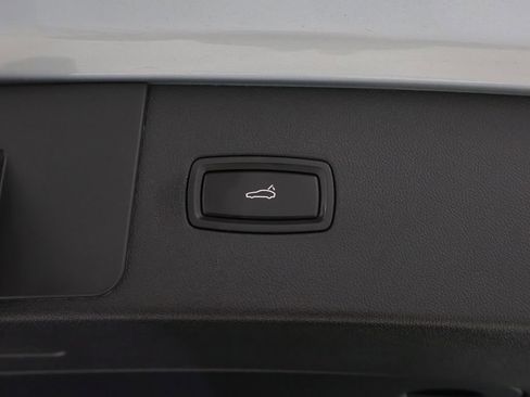 Used 2022 Porsche Cayenne AWD/4WD image 18