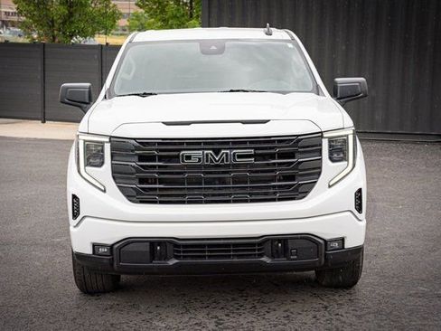 Used 2024 GMC Sierra 1500 Elevation image 2