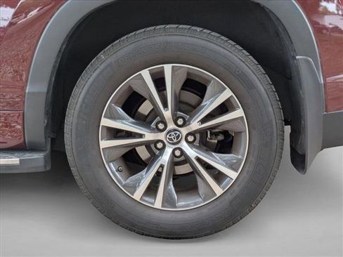 Used 2016 Toyota Highlander XLE FWD image 14