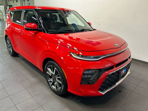 Used 2021 Kia Soul Turbo FWD image 2