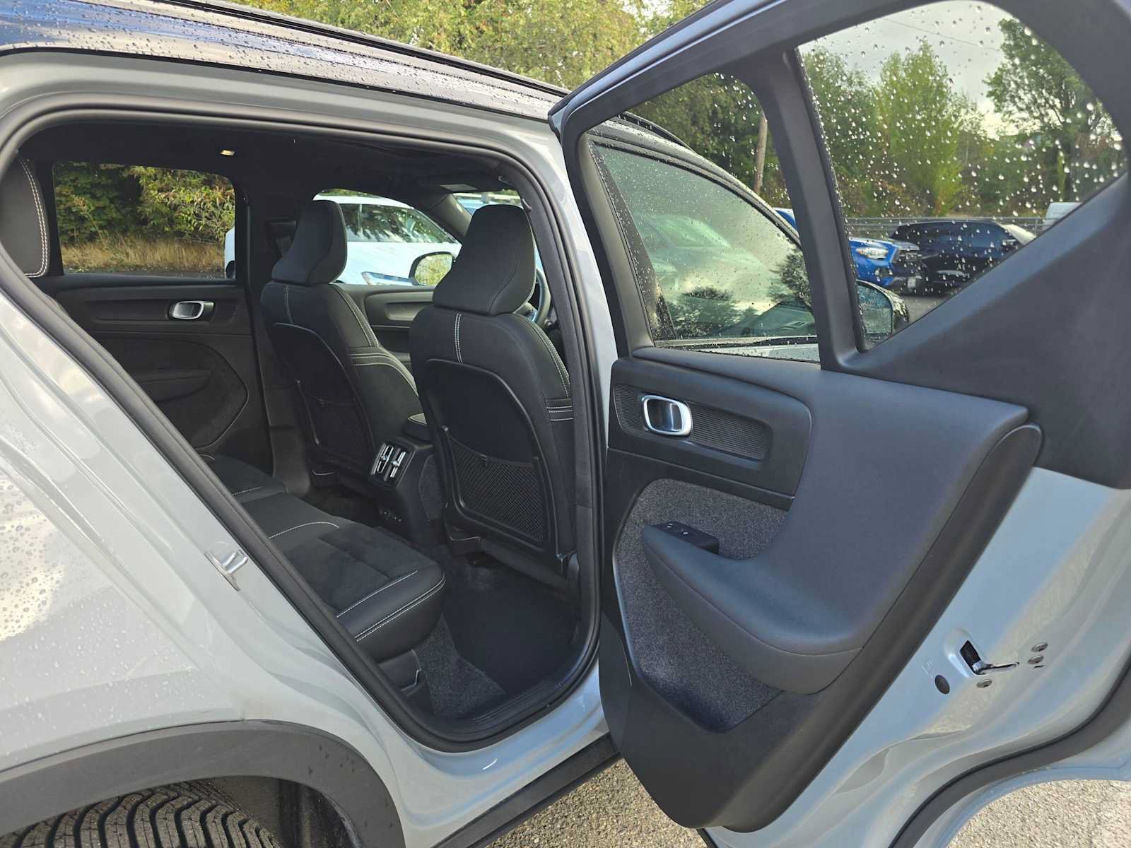 Certified 2024 Volvo XC40 Recharge Ultimate w/ Protection Package Premier AWD/4WD image 14