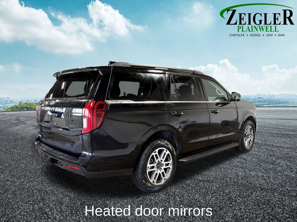 Used 2025 Ford Expedition Active AWD/4WD image 9