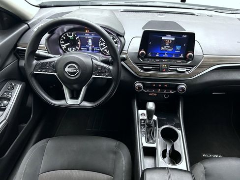Used 2024 Nissan Altima 2.5 SV image 12