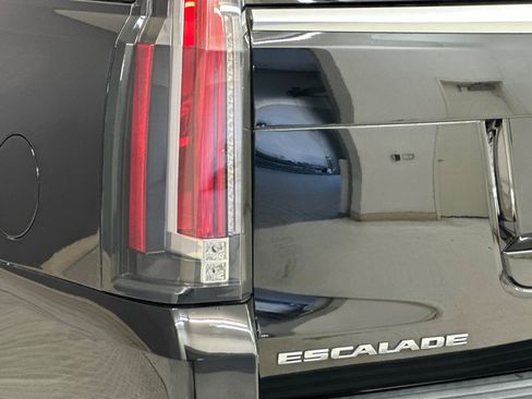 Used 2018 Cadillac Escalade Premium Luxury image 12