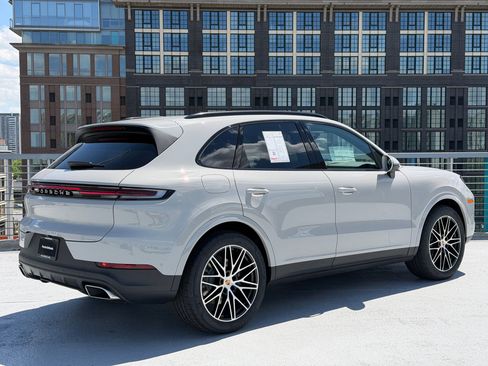 Used 2026 Porsche Cayenne AWD/4WD image 7