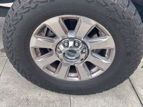 Used 2022 Ford F250 Platinum w/ FX4 Off-Road Package AWD/4WD image 4