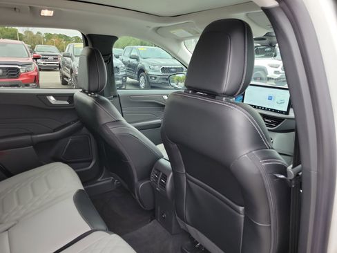 Certified 2024 Ford Escape SE w/ PHEV Premium Package image 27