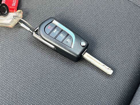 Used 2025 Toyota Corolla LE image 22