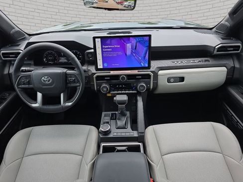 Used 2025 Toyota Tacoma Limited AWD/4WD image 10
