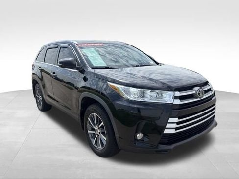 Used 2019 Toyota Highlander XLE AWD/4WD image 5
