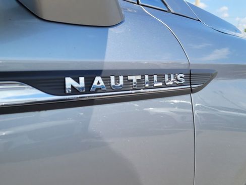 Used 2023 Lincoln Nautilus Reserve AWD/4WD image 6