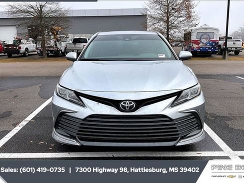 Used 2022 Toyota Camry LE image 4
