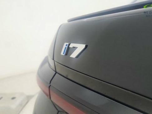 Used 2025 BMW i7 eDrive50 w/ M Sport Package RWD image 17