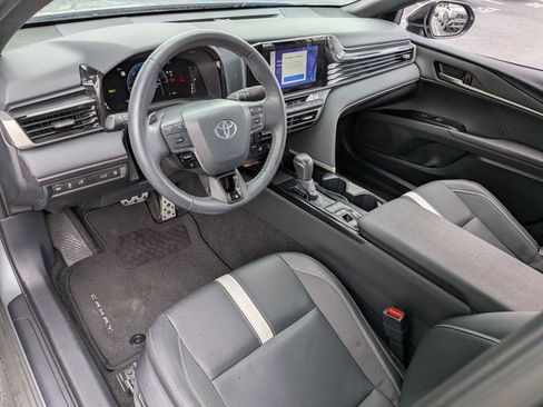 Used 2025 Toyota Camry SE FWD image 10