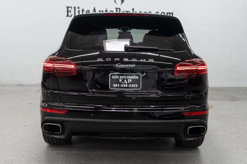Used 2017 Porsche Cayenne Platinum Edition AWD/4WD image 4