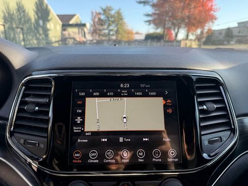 Used 2020 Jeep Grand Cherokee Limited image 21