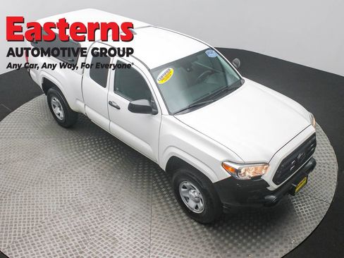 Used 2020 Toyota Tacoma SR image 3