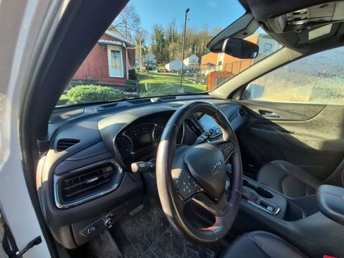 Used 2022 Chevrolet Equinox RS w/ RS Leather Package image 10