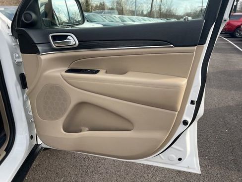 Used 2019 Jeep Grand Cherokee Limited w/ Luxury Group II image 30