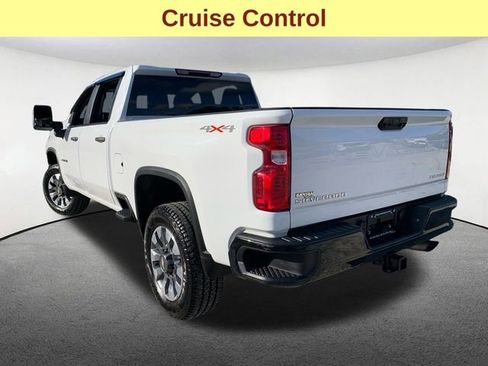 Used 2022 Chevrolet Silverado 2500 Custom w/ Custom Value Package image 10