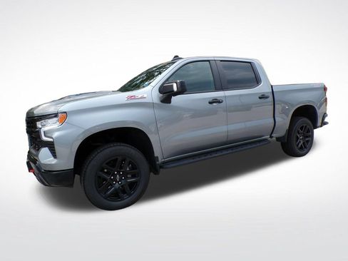 Used 2024 Chevrolet Silverado 1500 LT Trail Boss w/ Convenience Package II AWD/4WD image 3