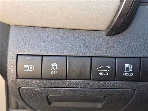 Used 2019 Toyota Camry LE FWD image 8