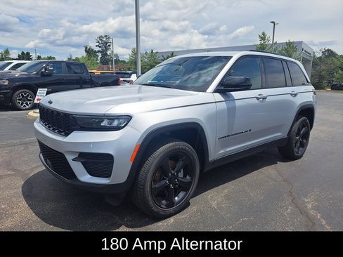 Used 2024 Jeep Grand Cherokee Altitude AWD/4WD image 7