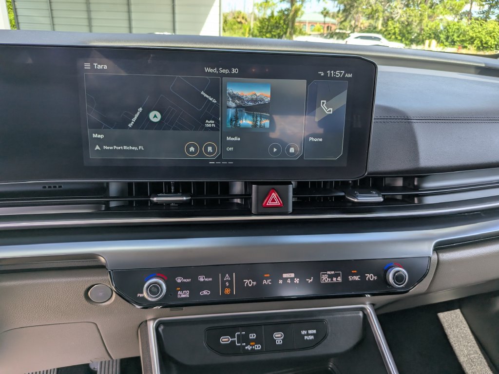 Certified 2026 Kia Carnival FWD image 21