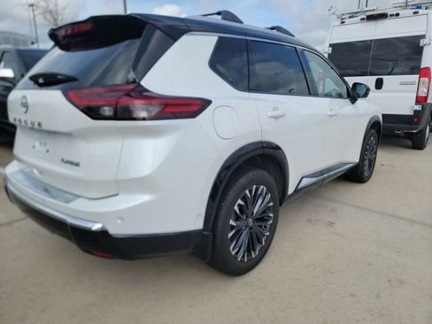 Used 2025 Nissan Rogue Platinum FWD image 5