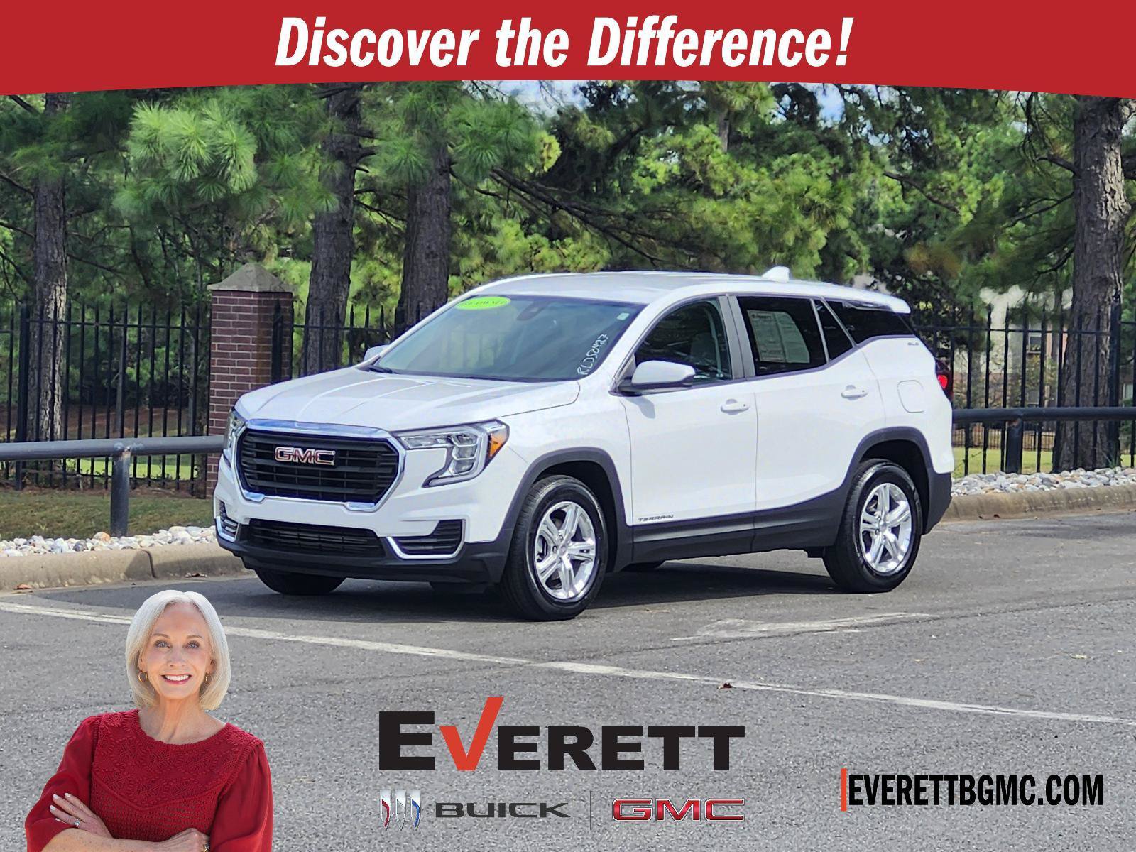 Used 2024 GMC Terrain SLE FWD image 1