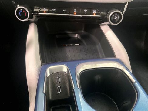 Used 2025 Chevrolet Equinox EV LT image 26