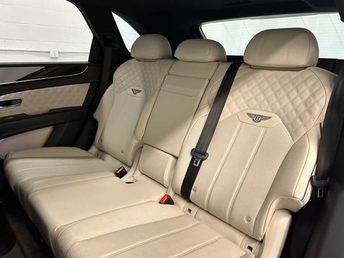 Used 2023 Bentley Bentayga AWD/4WD image 16