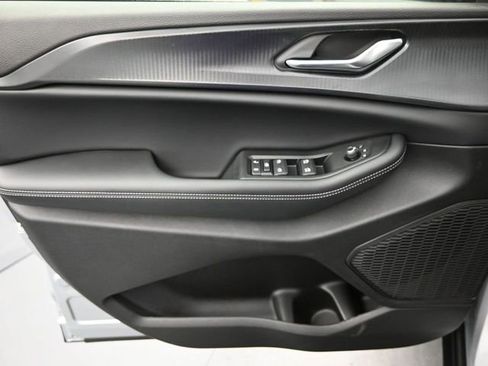 New 2025 Jeep Grand Cherokee Laredo image 12