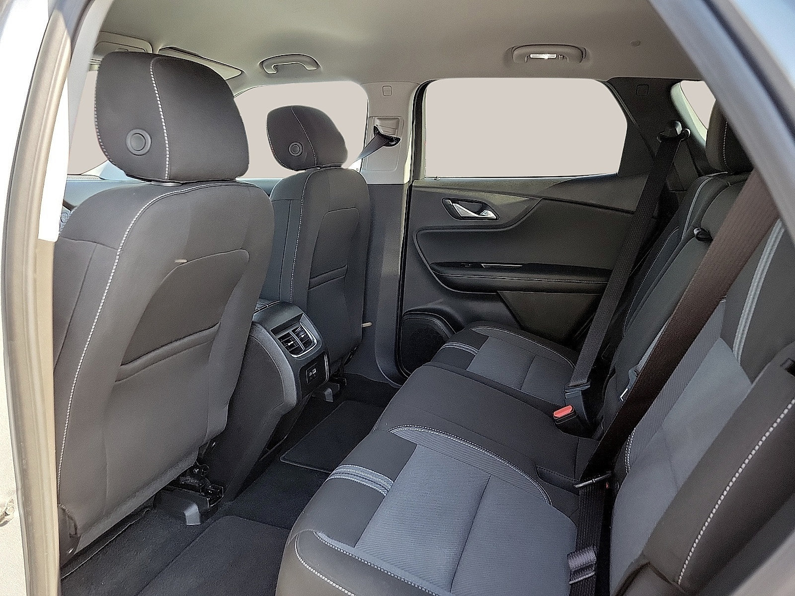 Used 2025 Chevrolet Blazer LT FWD image 9