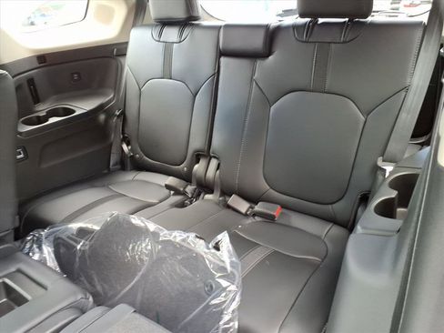 New 2025 Honda Pilot Touring image 9