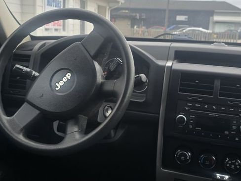 Used 2010 Jeep Liberty 4WD Sport image 41