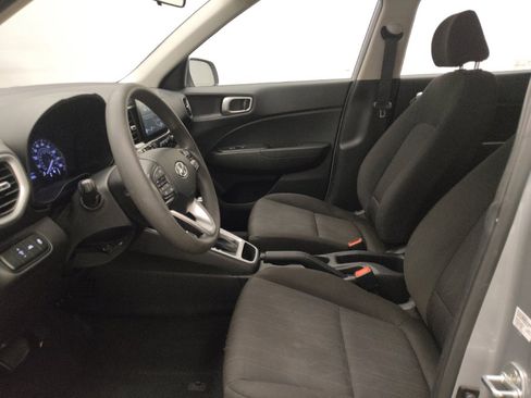Used 2021 Hyundai Venue SE FWD image 17
