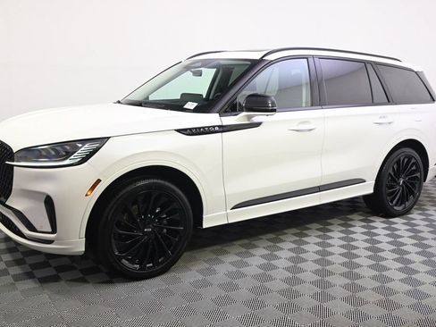 New 2026 Lincoln Aviator Reserve w/ Jet Appearance Package AWD/4WD image 2
