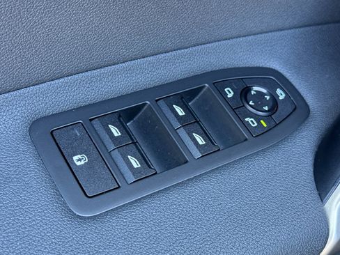 Used 2024 BMW iX xDrive50 w/ Sport Package AWD/4WD image 13