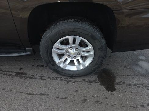 Used 2018 Chevrolet Suburban LT image 6