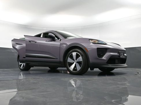 Certified 2025 Porsche Macan 4 Electric image 38