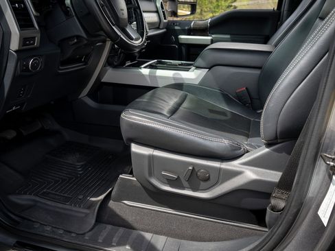 Used 2022 Ford F250 Lariat w/ Black Appearance Package AWD/4WD image 17
