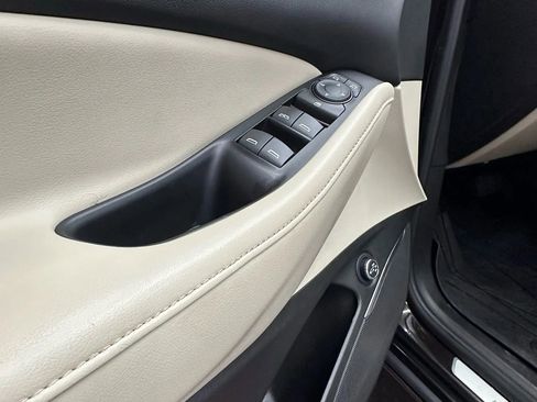 Used 2018 Buick Enclave Essence image 10