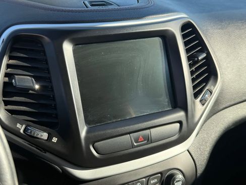 Used 2016 Jeep Cherokee Trailhawk w/ Comfort/Convenience Group image 23