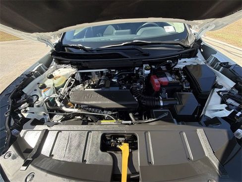 Used 2024 Nissan Rogue S image 29