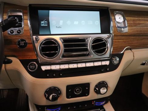 Used 2016 Rolls-Royce Ghost image 36