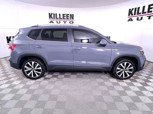 Used 2024 Volkswagen Taos SE image 8