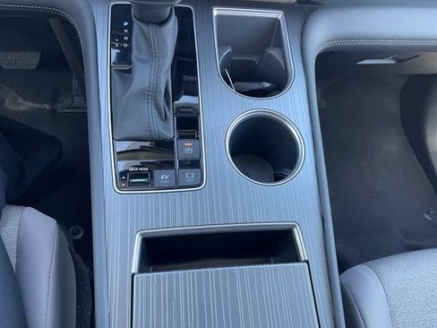 Used 2025 Toyota Sienna LE FWD image 21