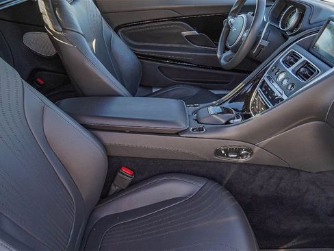 Used 2020 Aston Martin DB11 Volante image 40