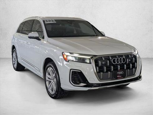 Certified 2025 Audi Q7 Premium w/ Convenience Package image 3